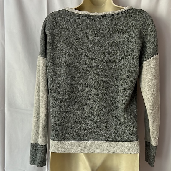 Izod Comfy Grey Long Sleeve Shirt Top **Size XS** - Picture 2 of 3